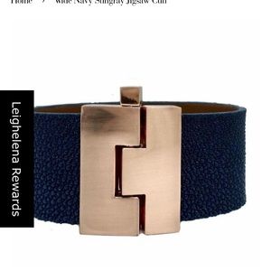Large stingray LEIGHELENA cuff bracelet